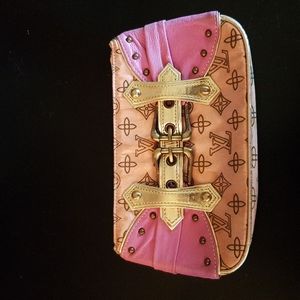 Louis Vuitton "clutch"